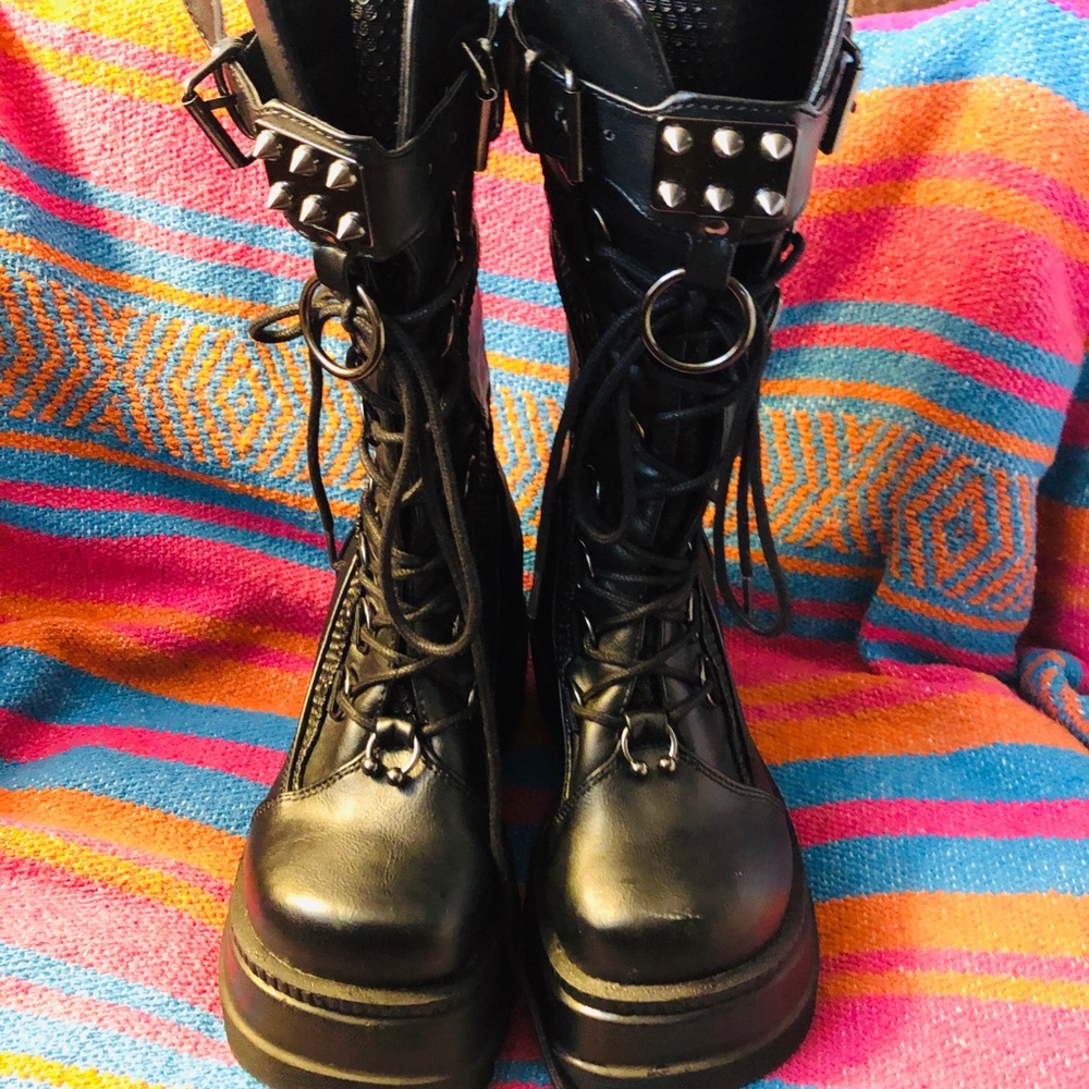 Demonia High Rise Shaker Boot